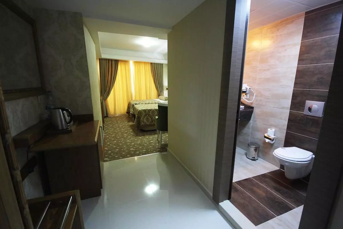 grand corner izmir hotel bathroom (Copy).jpg